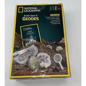 National Geographic Break Open 2 Geodes NIB